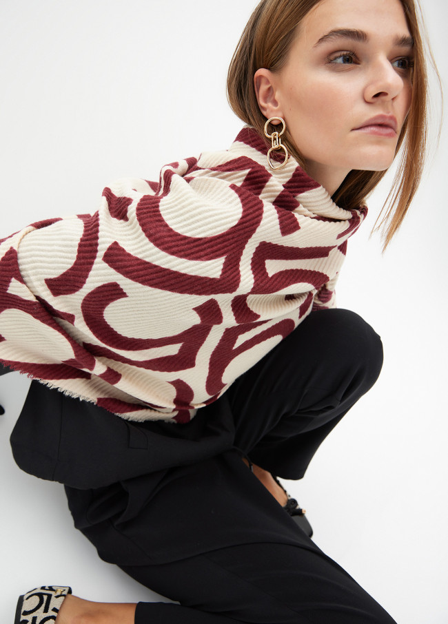 Two-tone pleated LC scarf