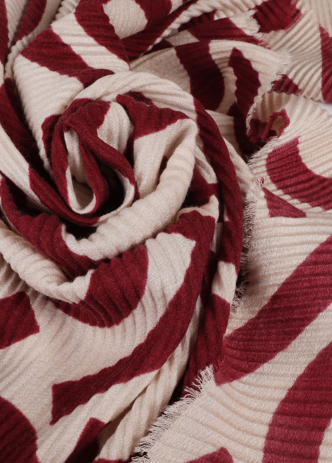 Two-tone pleated LC scarf