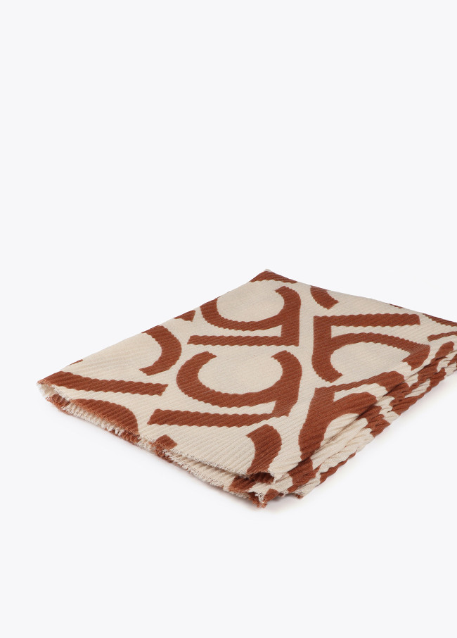 Two-tone pleated LC scarf