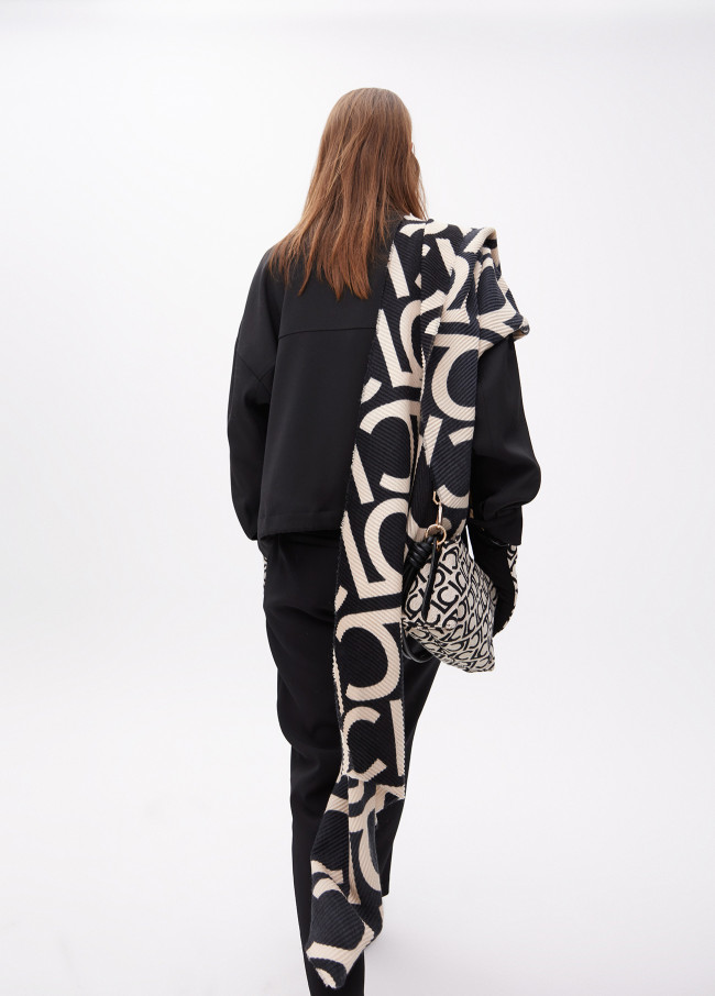 Two-tone pleated LC scarf