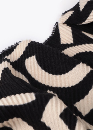 Two-tone pleated LC scarf