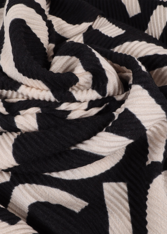 Two-tone pleated LC scarf