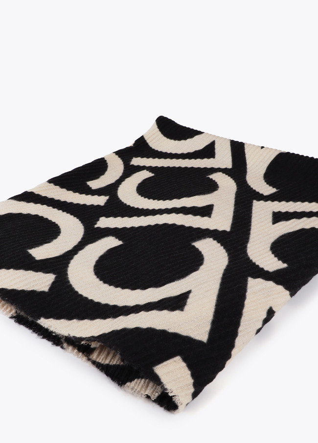 Two-tone pleated LC scarf