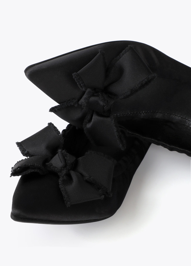 Ballerines froncées à bout pointu avec nœud en...