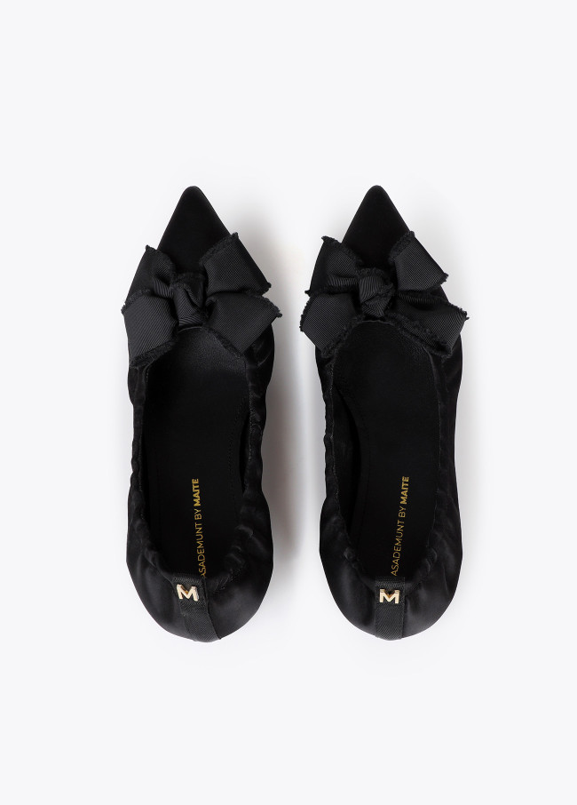 Ballerines froncées à bout pointu avec nœud en...