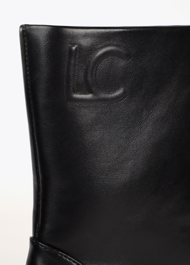 Ankle boots with pointed toe and metallic...