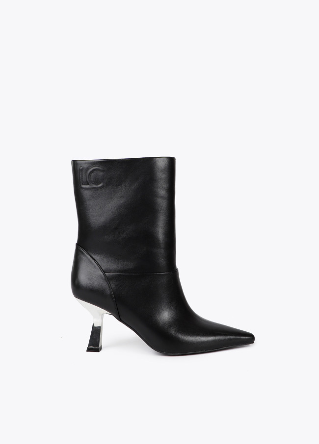 Bota de Bico Fino com Salto Efeito Metálico
