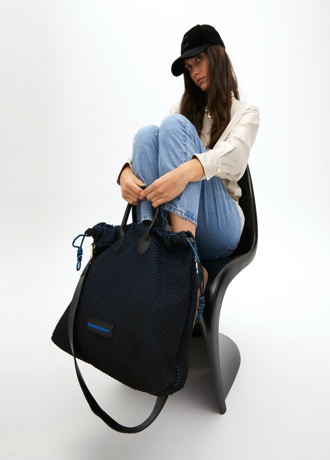 Bolso tejido rejilla interior azul