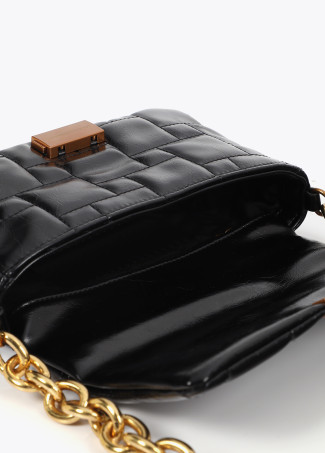 Quilted personalised crossbody bag with automatic closure