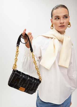 Quilted personalised crossbody bag with automatic closure