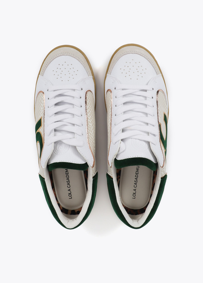 Deportiva con detalles en efecto serpiente y piel