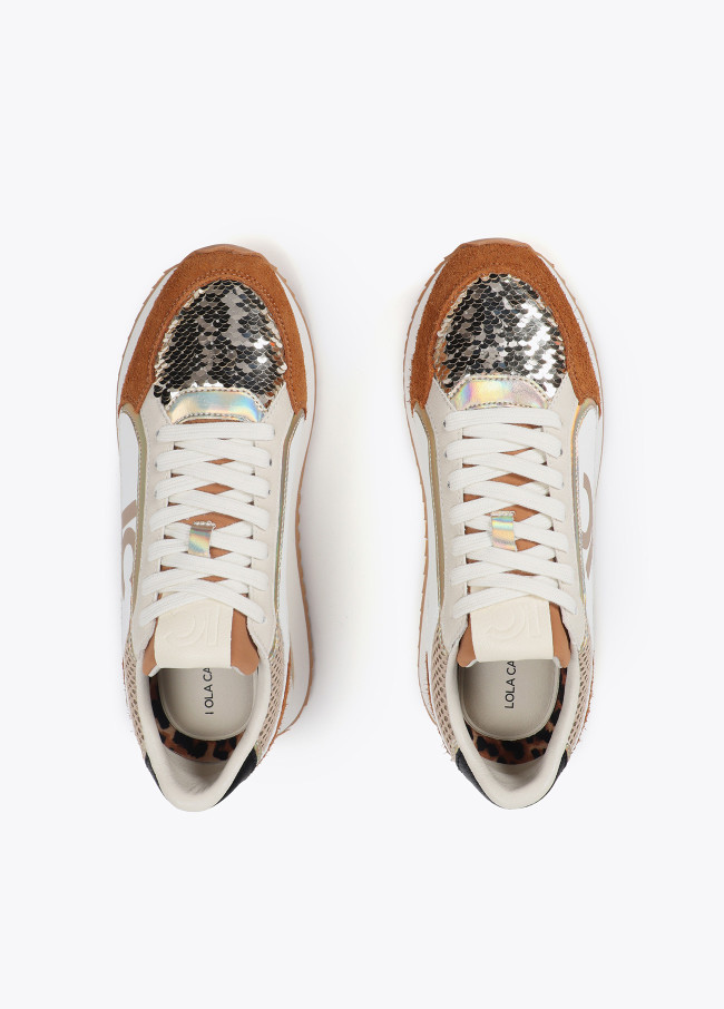 Trainers with sole in different textures and...