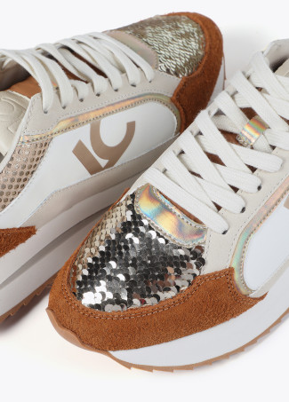 Trainers with sole in different textures and leather details