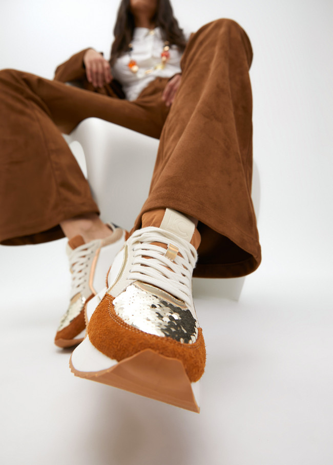 Trainers with sole in different textures and...