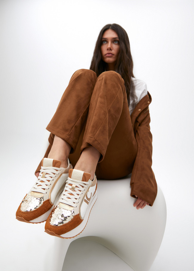 Trainers with sole in different textures and...