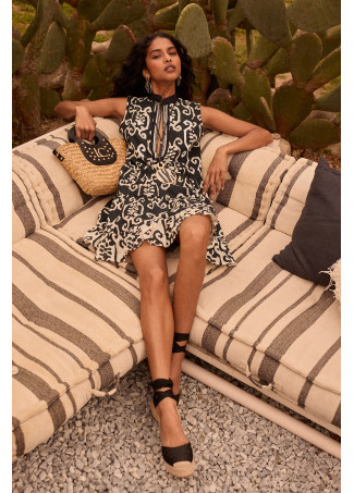 Vestido Kurta blanco y negro con volantes