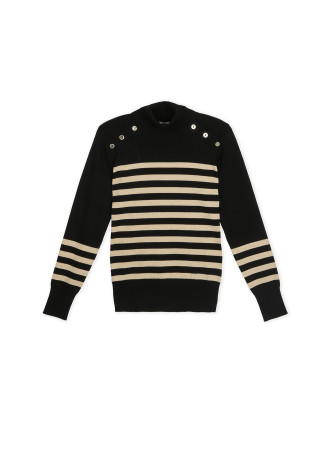 Rollkragenpullover mit Goldstreifen und Knopfdetail