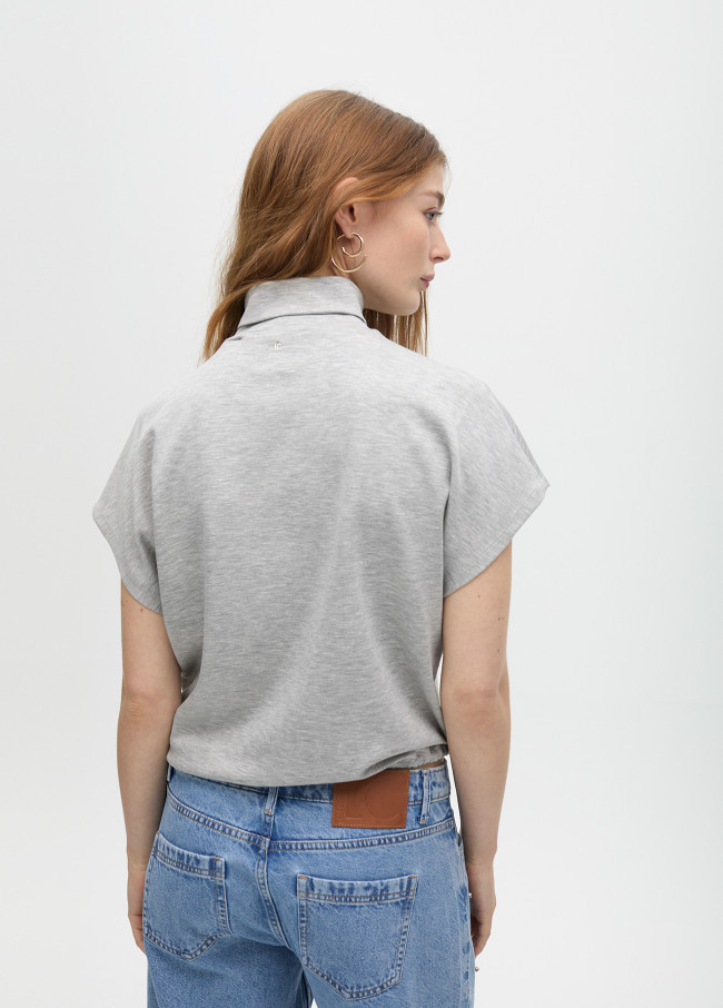 High neck T-shirt with adjustable waist