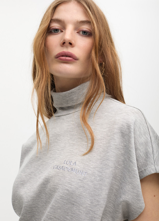 High neck T-shirt with adjustable waist