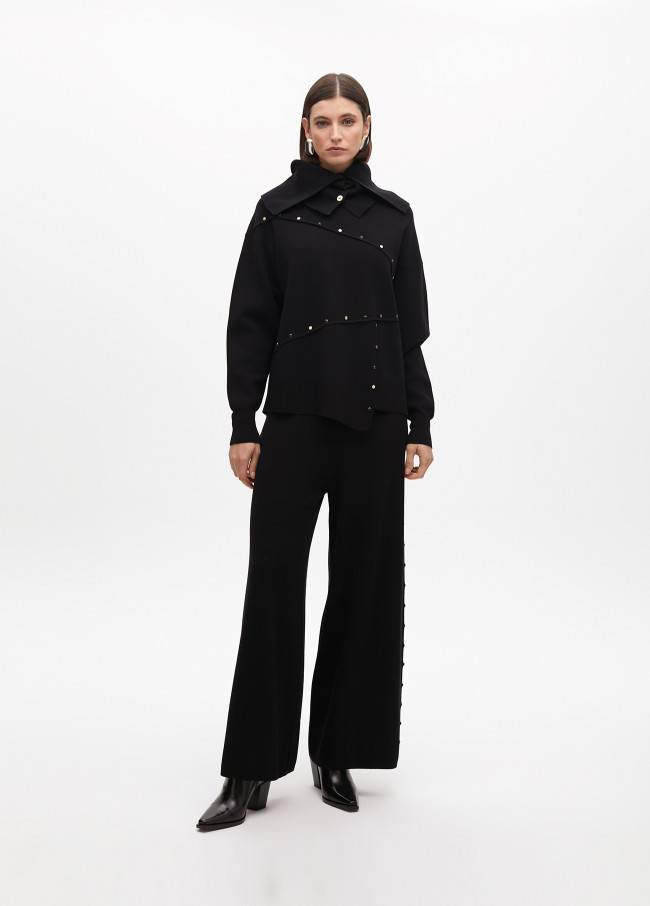 Suéter desestruturado detalhes tachas