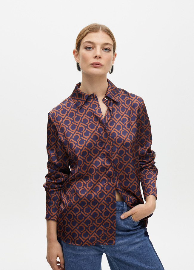 Straight logo shirt
