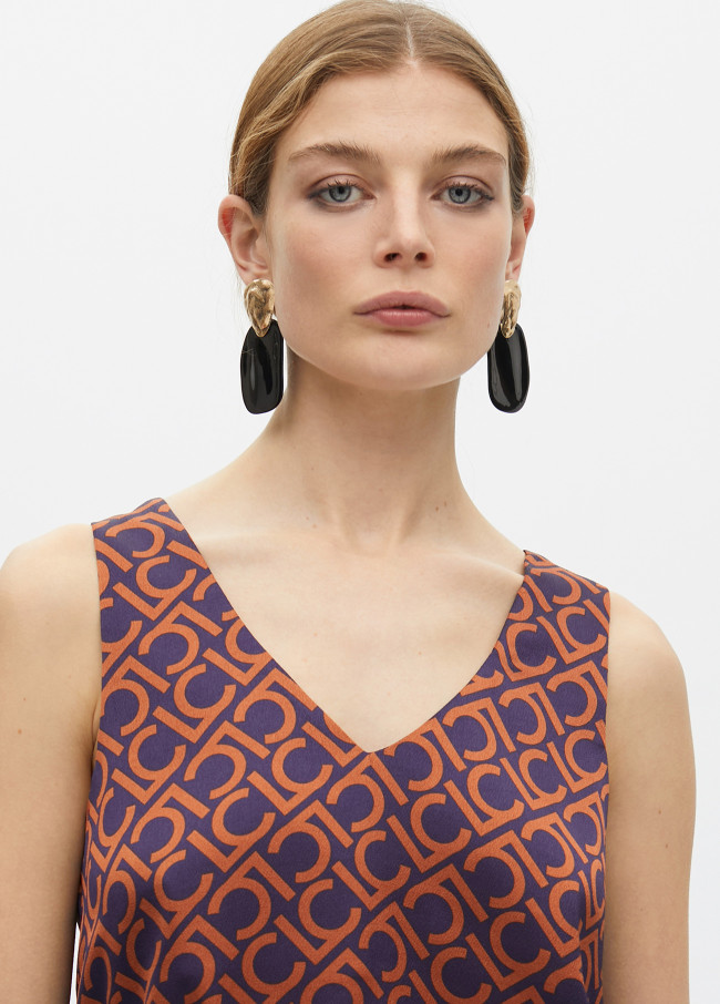 Top cuello pico estampado