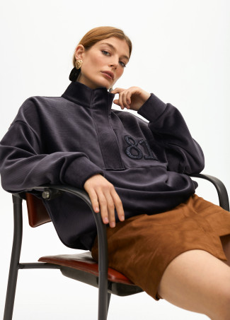 Embroidered 1981 corduroy-effect sweatshirt