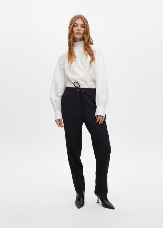 Pantalón jogger detalle cordón