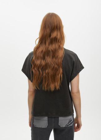 Short sleeve faded T-shirt with rhinestone neckline