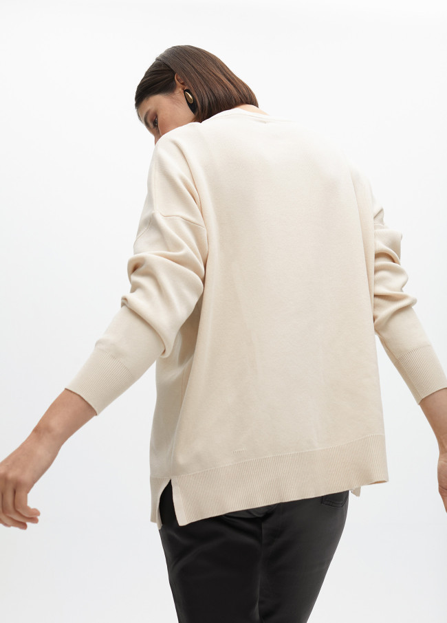 Round neck sweater with raised logo detail