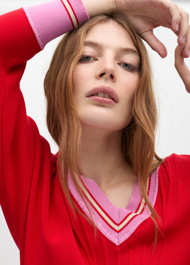 V-neck sweater with contrast trim