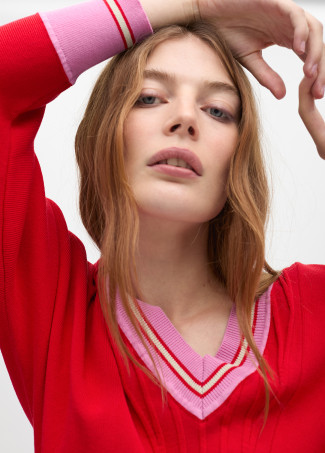 V-neck sweater with contrast trim