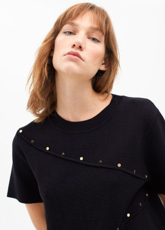 Vestido Curto de Malha com Tachas