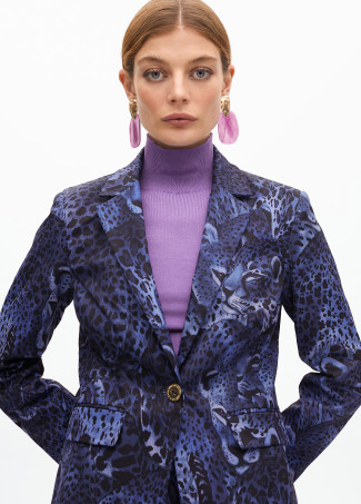 Fitted animal print blazer