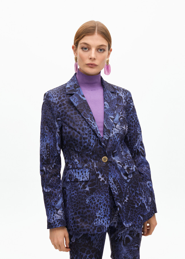 Fitted animal print blazer