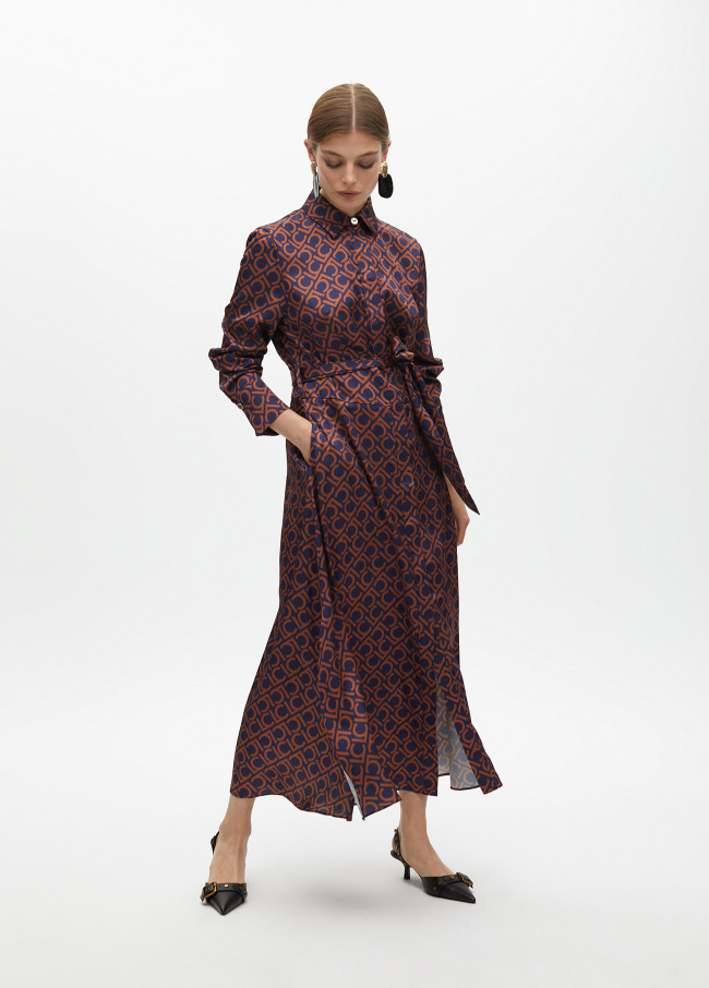 Vestido camisero estampado logotipado