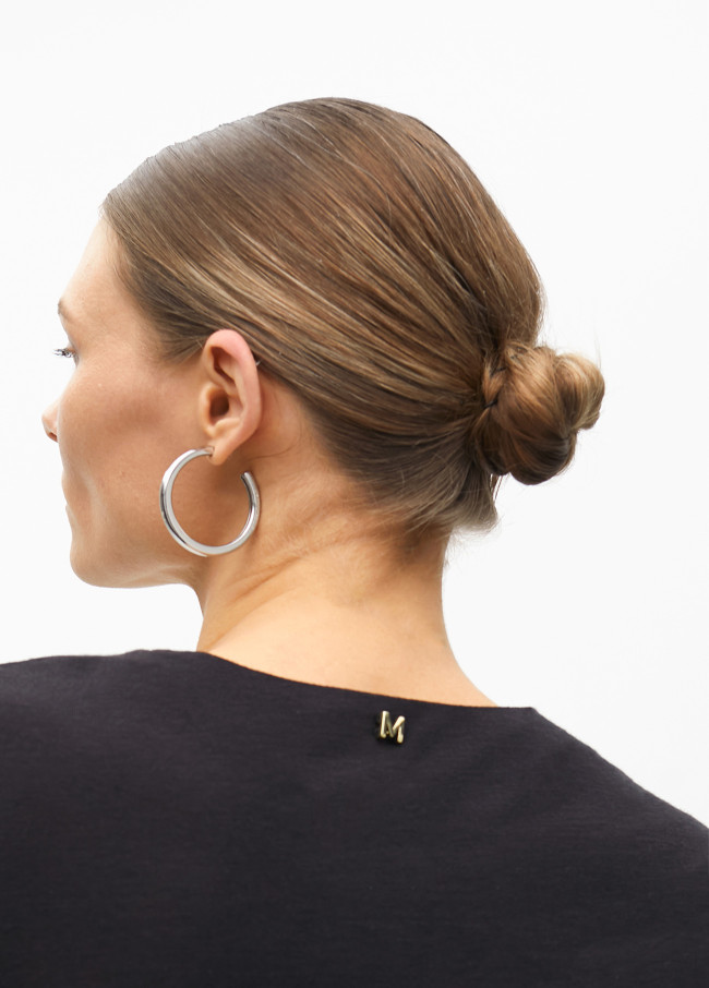 Knit T-shirt with knot