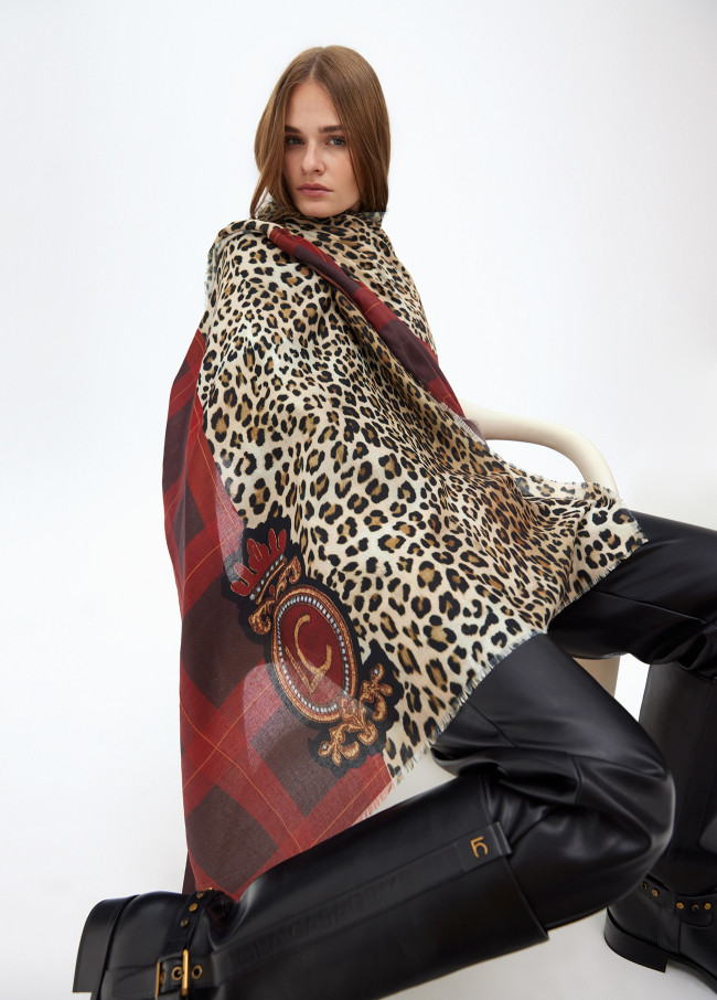 Foular combinado animal print y tartan