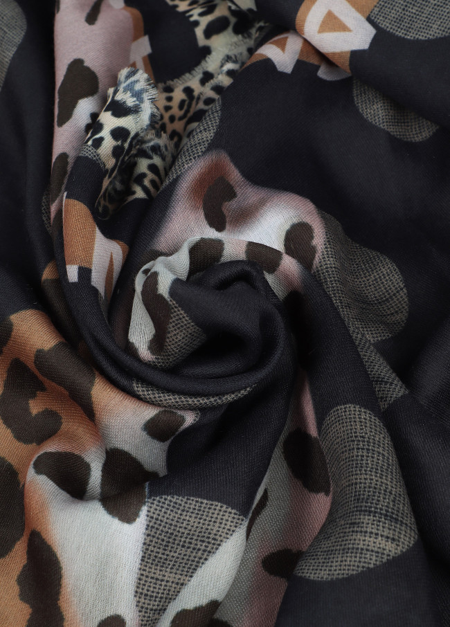 Scarf with polka dots and tiger print