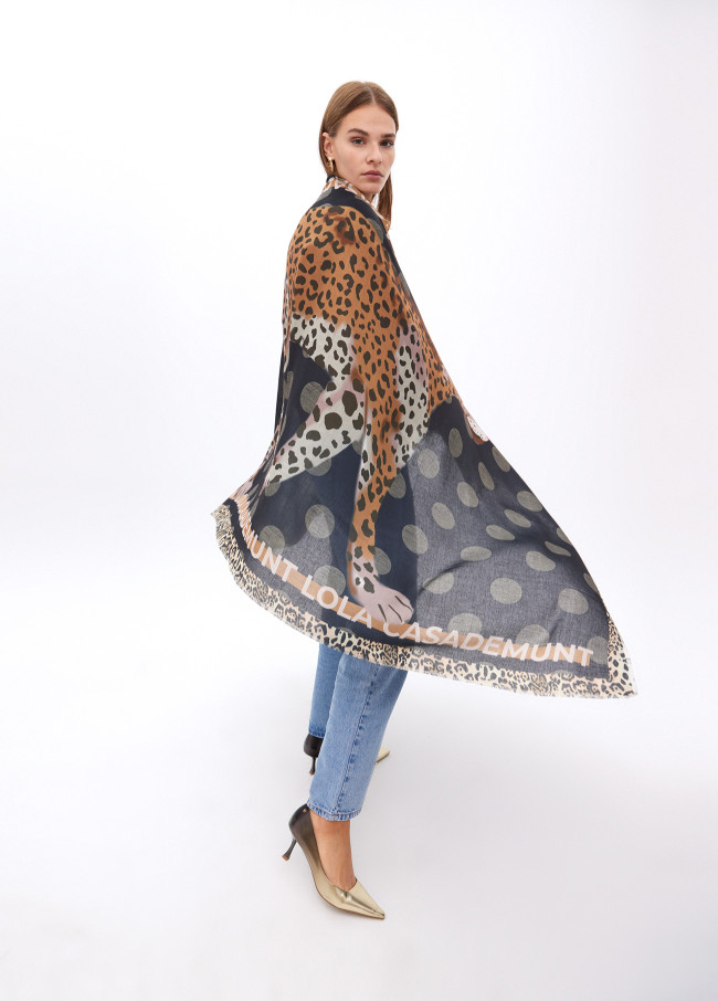 Foular estampado topos con tigre
