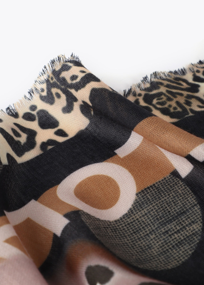 Scarf with polka dots and tiger print