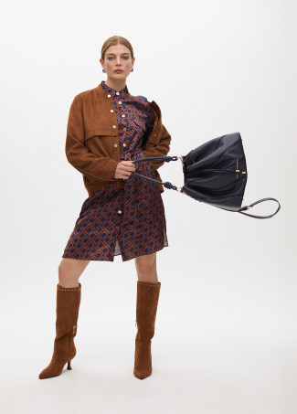 Vestido Curto Estampado com Detalhe de Bolsos