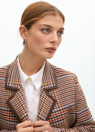 Americana cruzada de cuadros