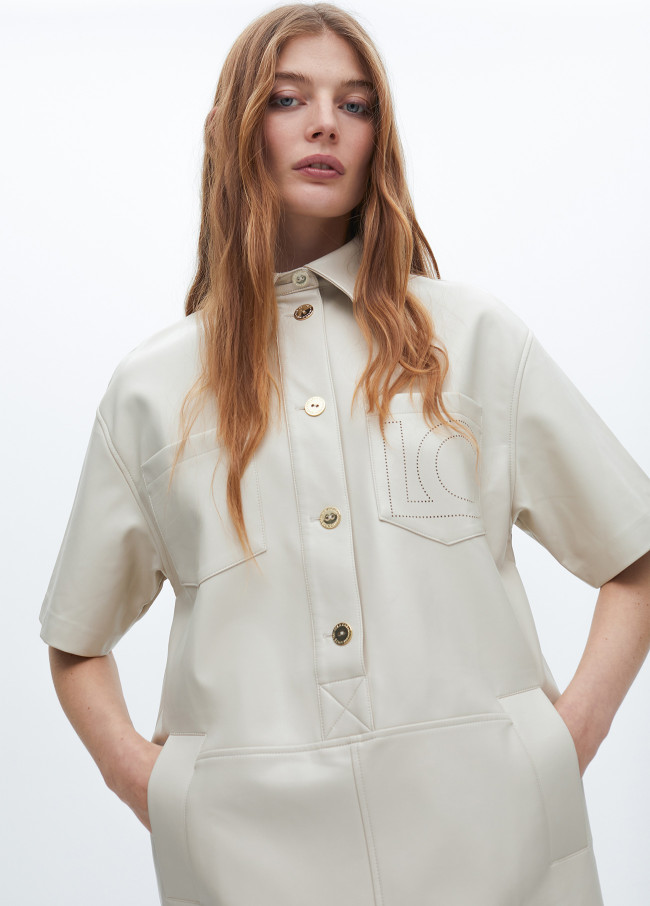 Vestido recto mini efecto piel