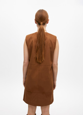 Robe courte droite avec poches avant en suédine