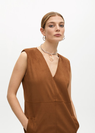Robe courte droite avec poches avant en suédine