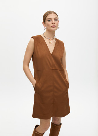 Robe courte droite avec poches avant en suédine