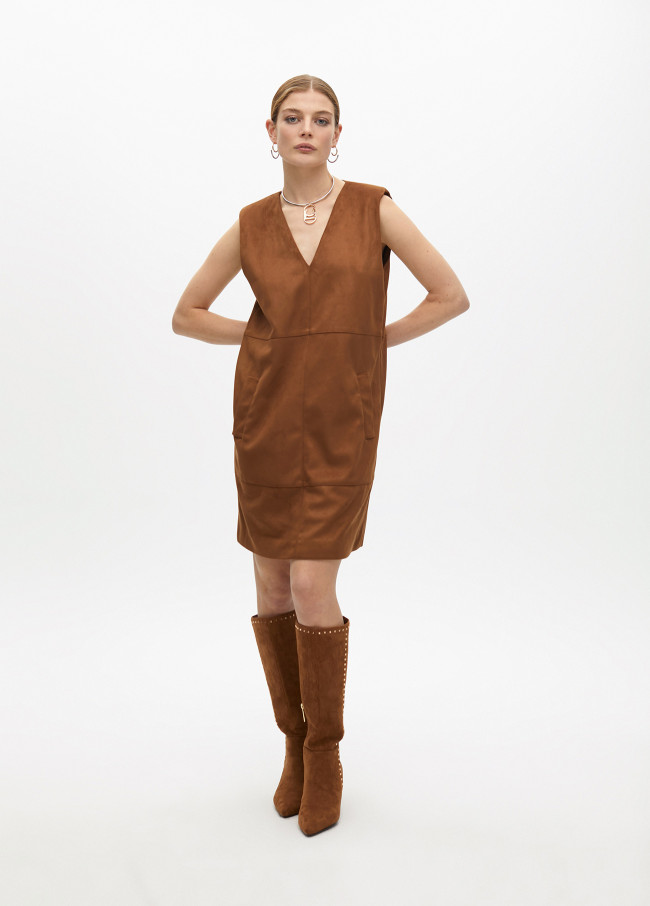 Robe courte droite avec poches avant en suédine