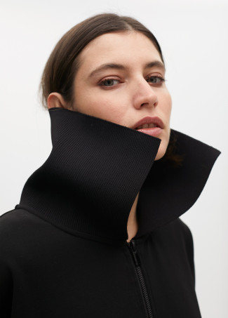 Suéter com Bolso Frontal Efeito de Couro