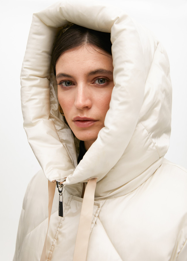 Anorak plumas con capucha